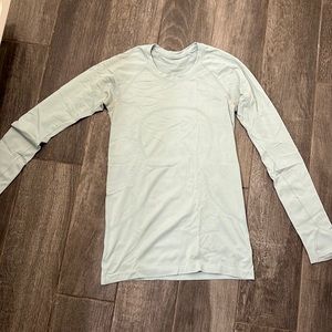 Lululemon swiftly tech long sleeve size 6